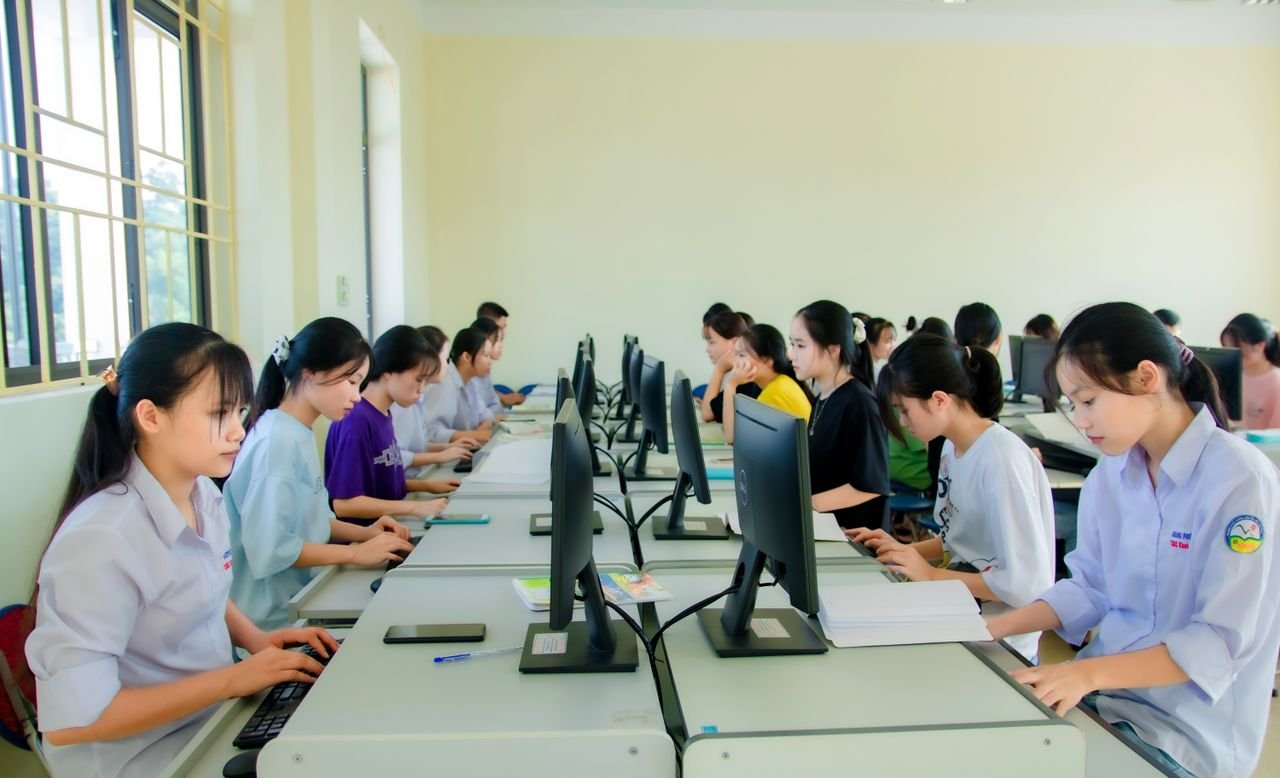 Facilitate a Build-Your-Own Career Exploration Sandbox Course